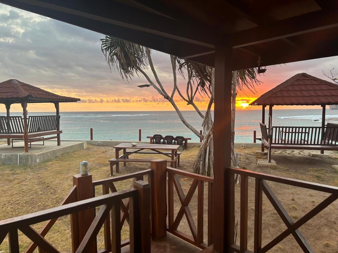 Mama Nings Beach Hotel Sekongkang 外观 照片