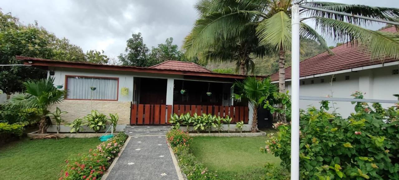 Mama Nings Beach Hotel Sekongkang 外观 照片