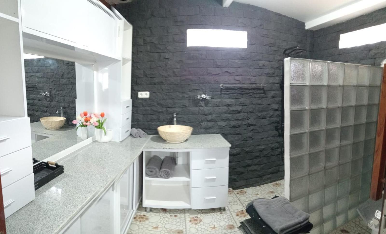 Mama Nings Beach Hotel Sekongkang 外观 照片