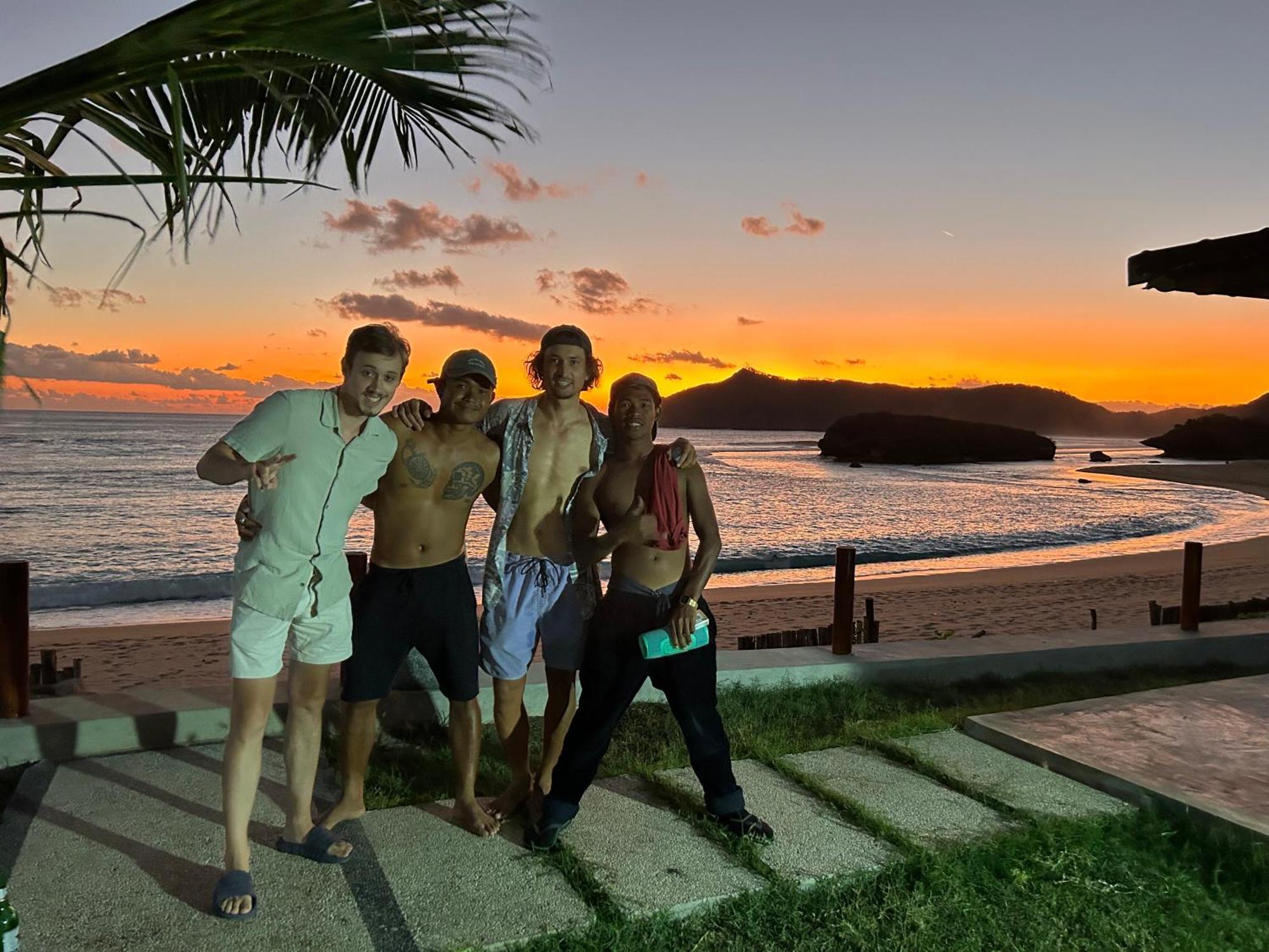 Mama Nings Beach Hotel Sekongkang 外观 照片